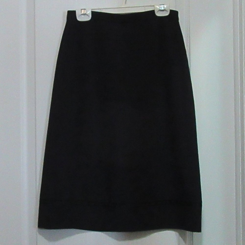 New Skirt Navy Color ladies size 4 USA